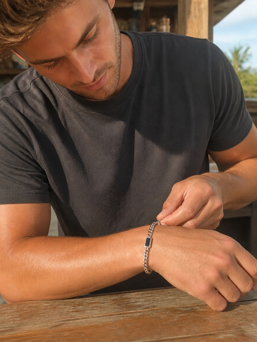 BRACELET CUBAIN — détail porté — BRISANT
