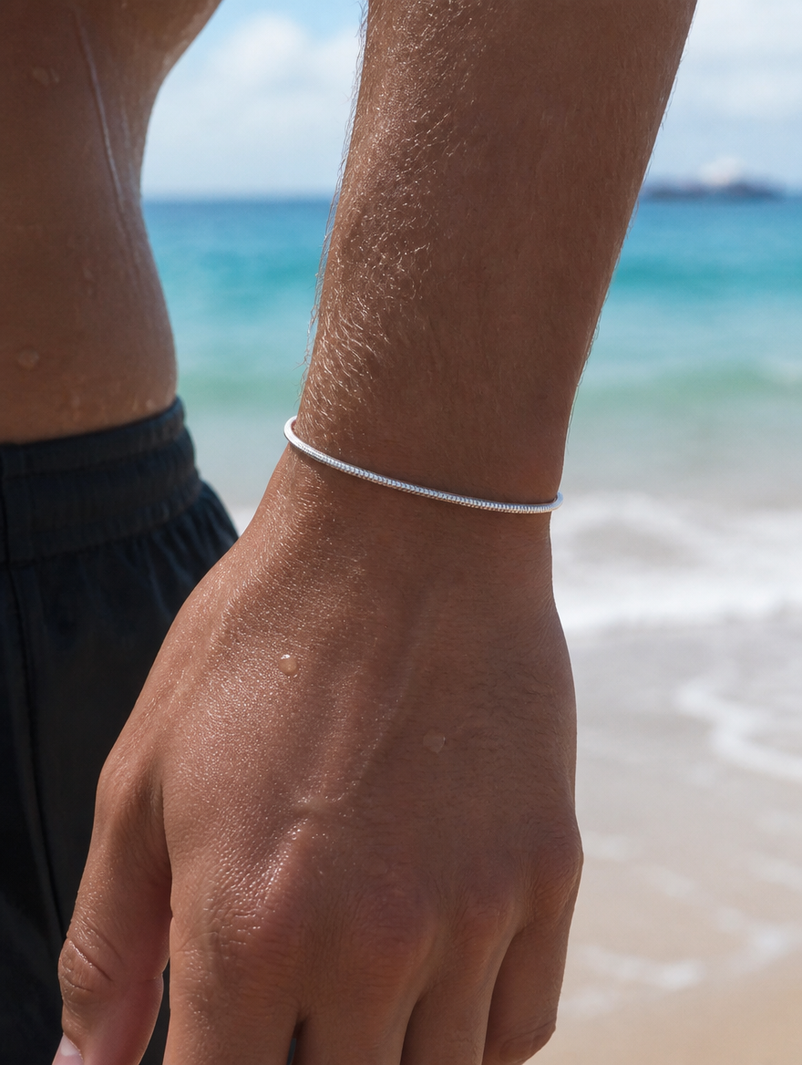 BRACELET SERPENTINE — porté plage — BRISANT