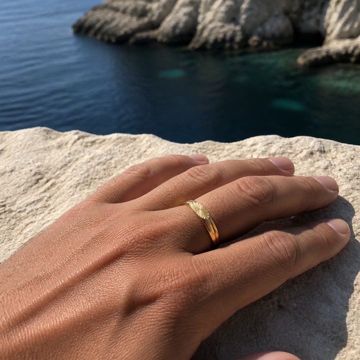 LE LEVANT lifestyle calanque — Or — BRISANT